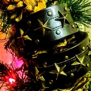 (1) Pair of leather star-studded cuff bracelets